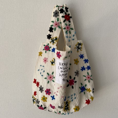 pot and tea 毛糸刺繍bag　白
