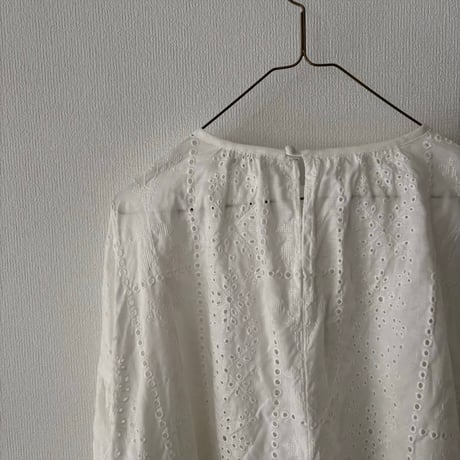 qiri  graw' embroidery gather sleeve blouse