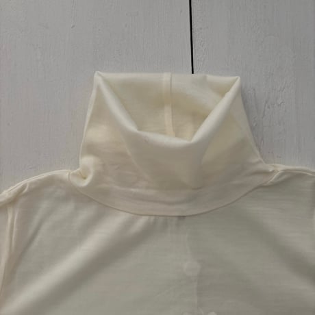 UNIVERSAL TISSU ウォッシャブルウール天竺 タートルネックプルオーバー
