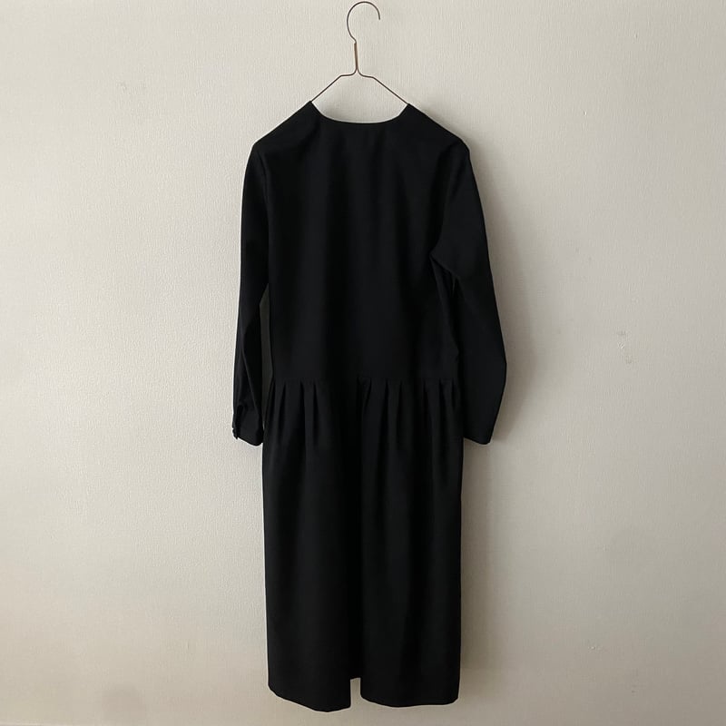 atelier naruse クルミボタンフォーマルワンピース・ブラック