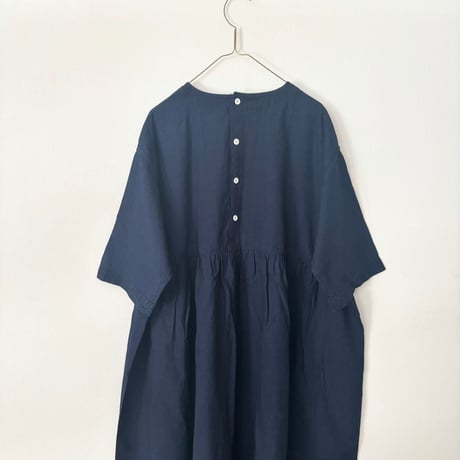 NATURAL LAUNDRY インディゴシャンブレースモックギャザーワンピース
