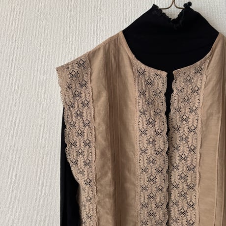 Sää  Cotton/Silk lace vest blouse・Camel(ざくろ染め）