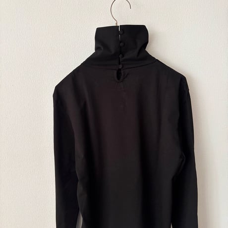 HAU turtleneck "buton"