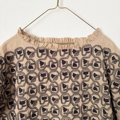 qiri  turn flower embroidery frill blouse