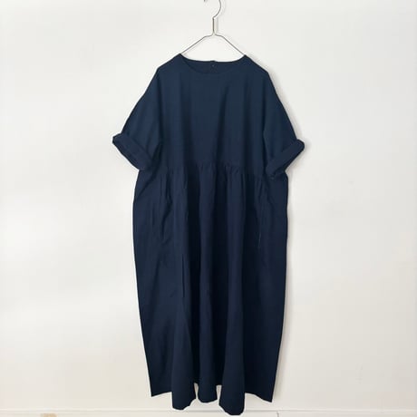 NATURAL LAUNDRY インディゴシャンブレースモックギャザーワンピース
