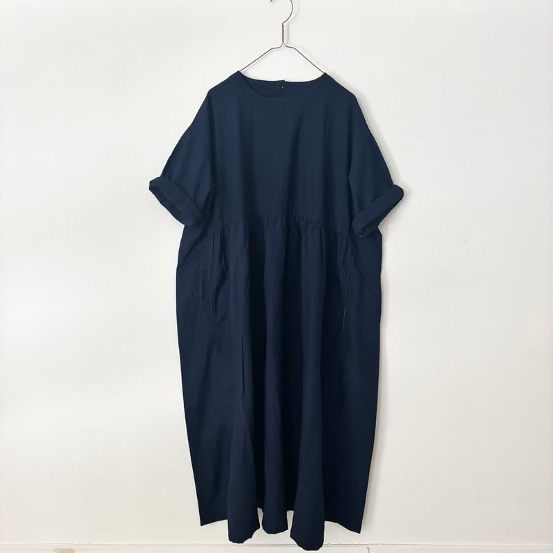 NATURAL LAUNDRY インディゴシャンブレースモックギャザーワンピース