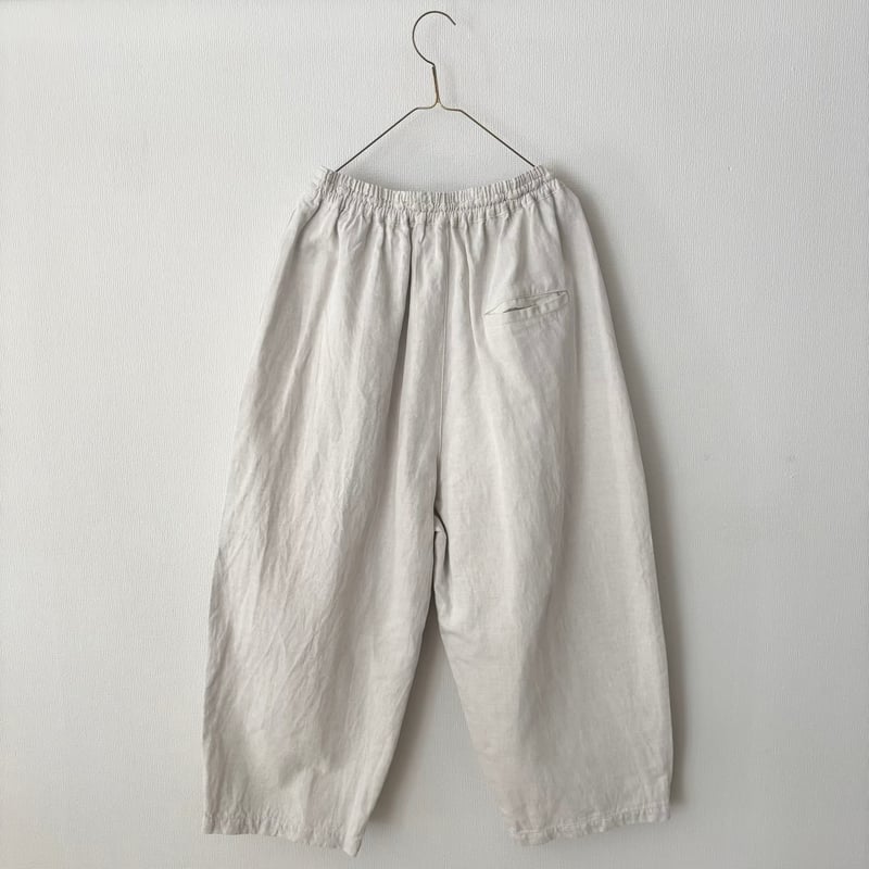yuni コットンリネン denim wide cocoon pants・シロ（グレーがかっ