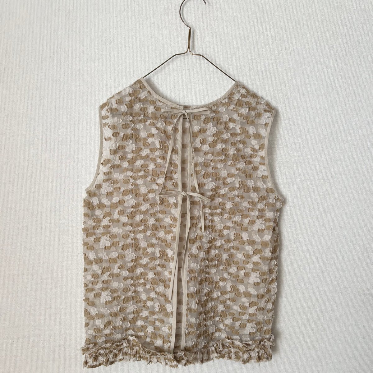 qiri 木漏れ日 back ribbon blouse・サンド | itonowa Li