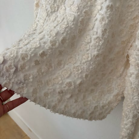 yuni コットンレーヨンナイロン hana dot jacquard  baloon sleeves blouse・シロ