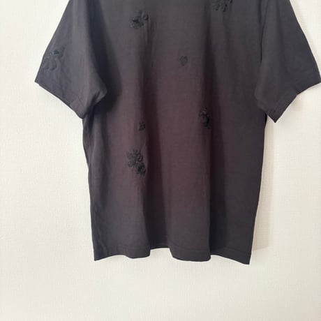 qiri  antique chain embroidery Tee