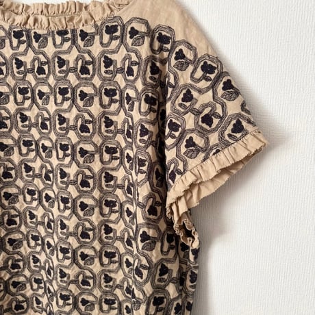 qiri  turn flower embroidery frill blouse