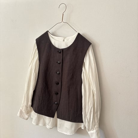 atelier naruse 　In Formal series linen vest・chacoal