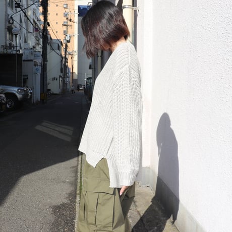 Vネックラメニット