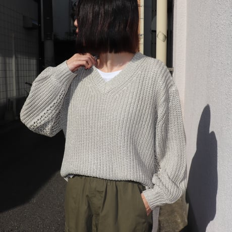 Vネックラメニット