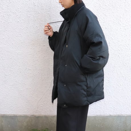 スタンドネックミドル丈ダウン