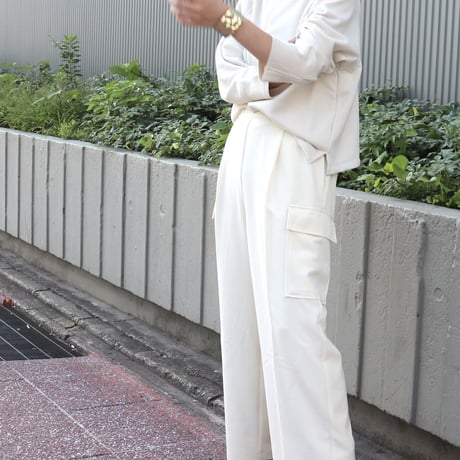 ストレートワイドタックパンツ