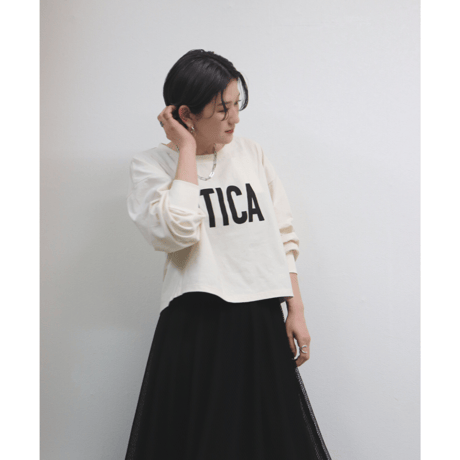 短丈ロゴロングスリーブTシャツ