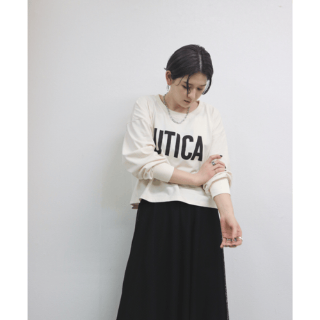 短丈ロゴロングスリーブTシャツ