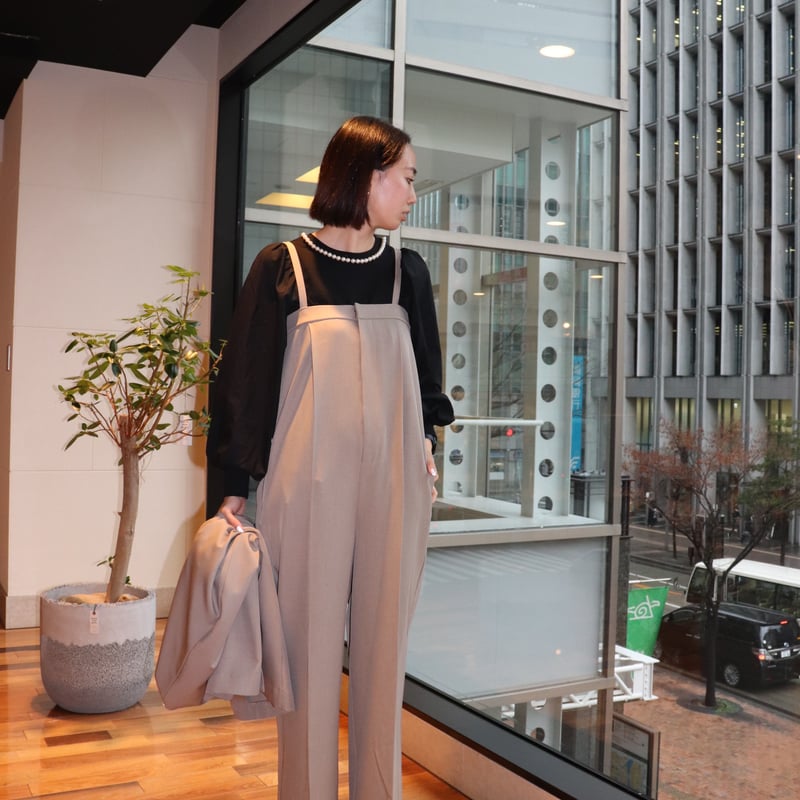 KIMHEKIM ベージュ 大きな襟 パール付きボタン 長袖シャツ KIMHEKIM(キムヘキム) ブラウス・シャツ(レディース) - 海外通販