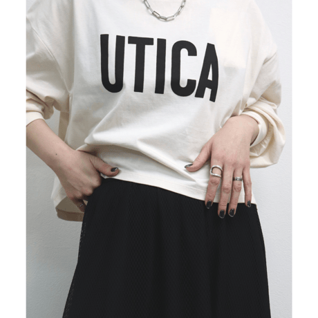 短丈ロゴロングスリーブTシャツ