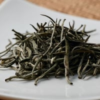 白毫龍線はくごうりゅうせん（台湾阿里山産白茶）