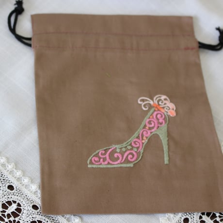 刺繍巾着袋・ポーチ〔ベトナム〕