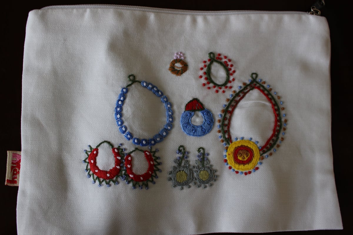 【リネン刺繍　ちゃちゃ子ページ】マルチクロス　ボートポーチ リネン刺繍 ちゃちゃ子ページ】マルチクロス ボートポーチ