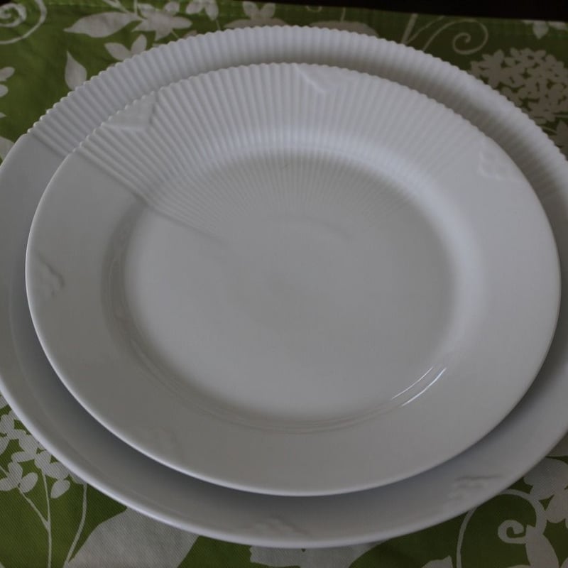 ROYAL COPEN HAGEN WHITE ELEMENTS PLATE FLAT 22c