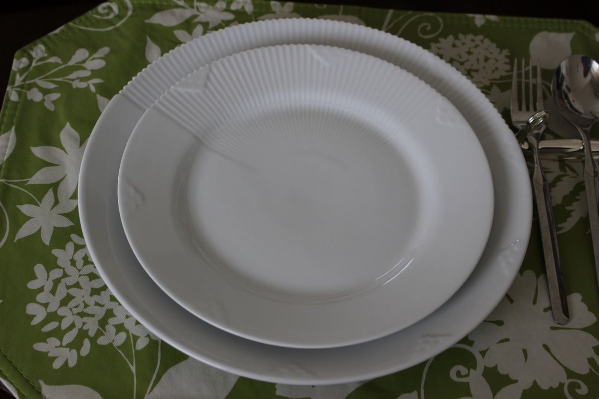 ROYAL COPEN HAGEN WHITE ELEMENTS PLATE FLAT 22c
