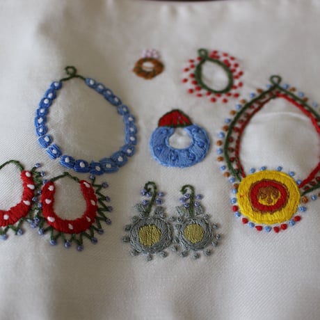 刺繍チャック付きポーチ〔ベトナム〕