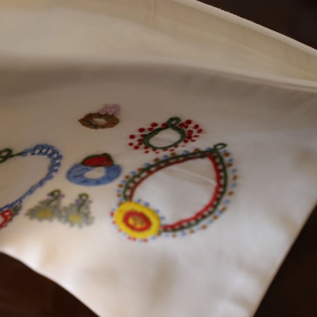 刺繍チャック付きポーチ〔ベトナム〕