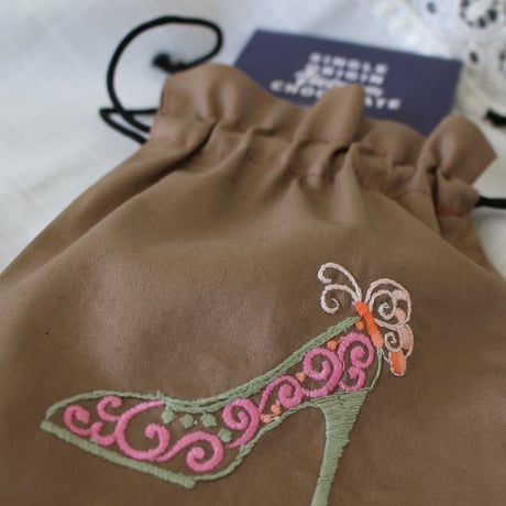 刺繍巾着袋・ポーチ〔ベトナム〕