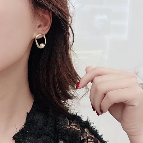 韓国のレトロな気質のミニマリストの真珠のイヤリング