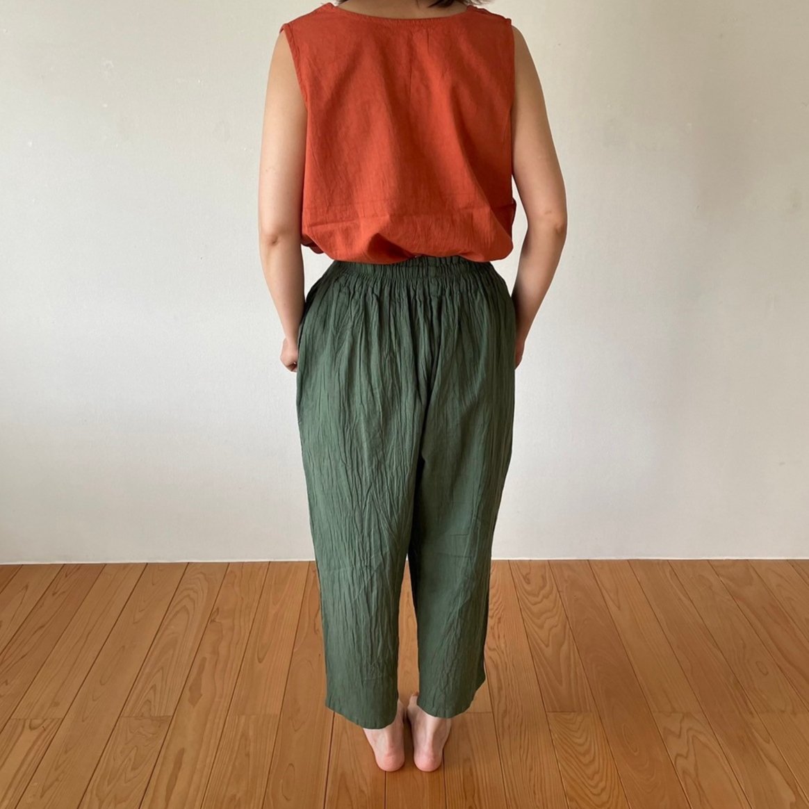 ヂェン先生の日常着 テーパードパンツ　Ｍサイズ ヂェン先生の日常着 テーパードパンツ ブルー M 春夏生地 | THE