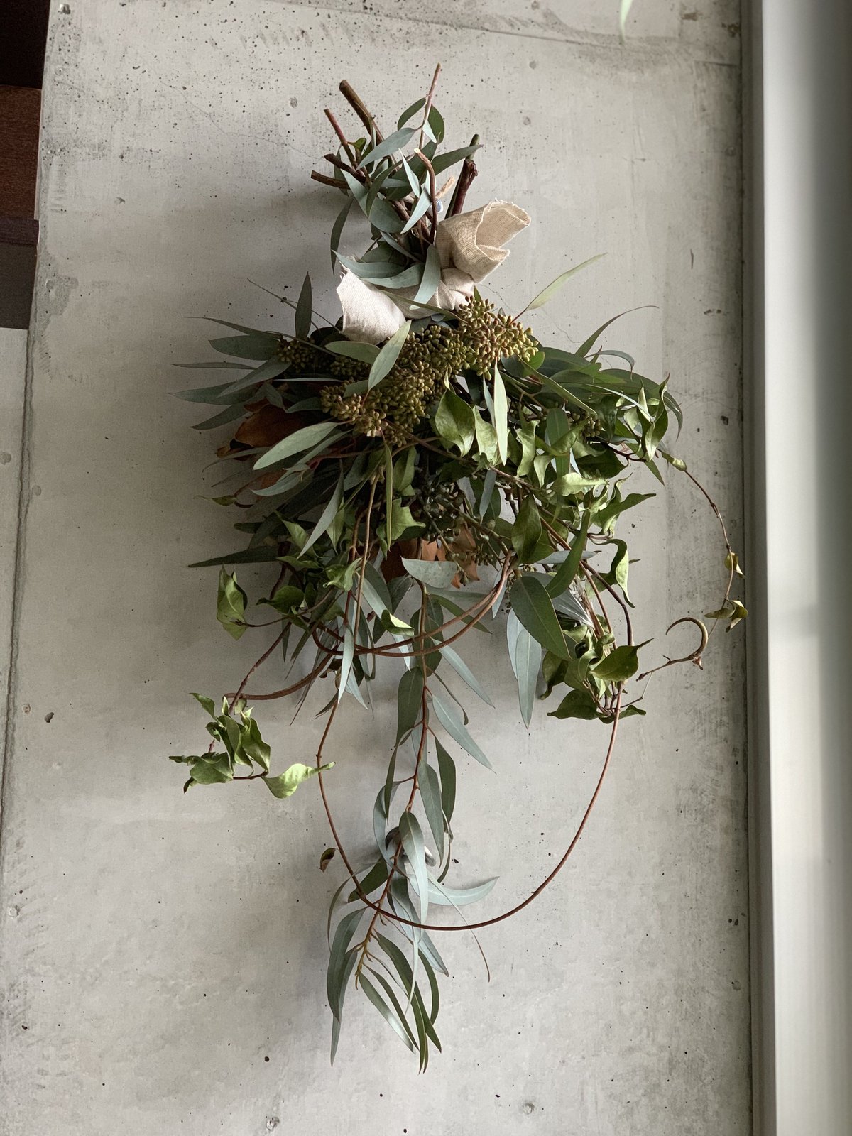 Dry flower】テイカカズラとユーカリのモダンスワッグ | Atelier BRAZO