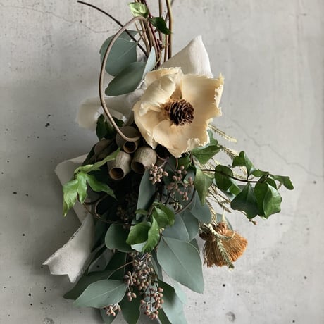 ［Dry flower］プリプリユーカリポポラスとトランペットのコンパクトスワッグ