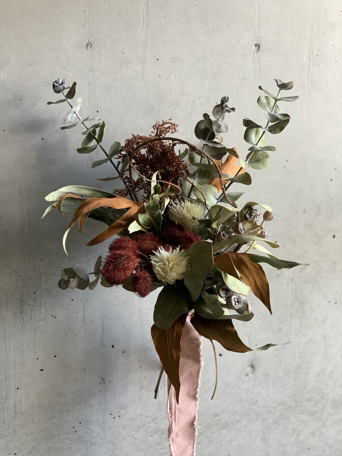 Dry flower］紅の木とユーカリの秋色コンパクトスワッグ | Atelier BRAZO