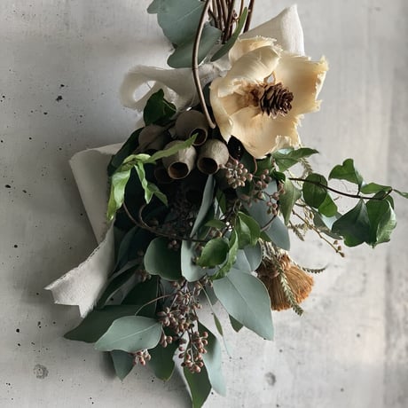 ［Dry flower］プリプリユーカリポポラスとトランペットのコンパクトスワッグ