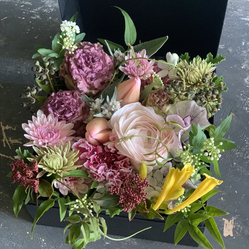 フラワーアレンジメント 2点 オーダー商品 生花＞BOXフラワーアレンジメント | Atelier BRAZO