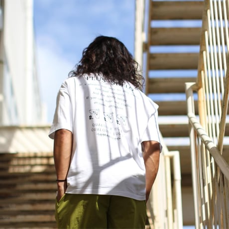 PLUS SULLO TEE（全2カラー）