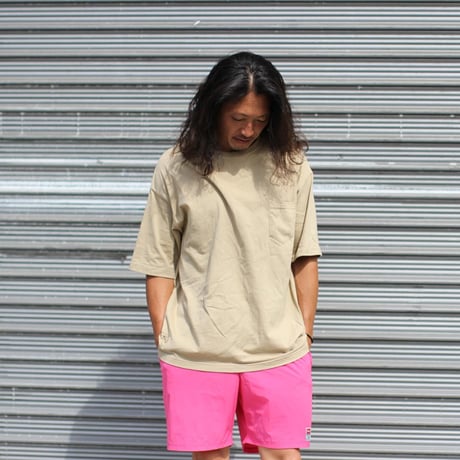PLUS SULLO TEE（全2カラー）