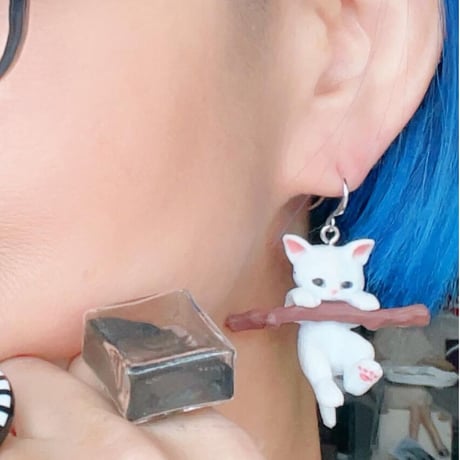 猫のピアス