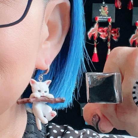 猫のピアス