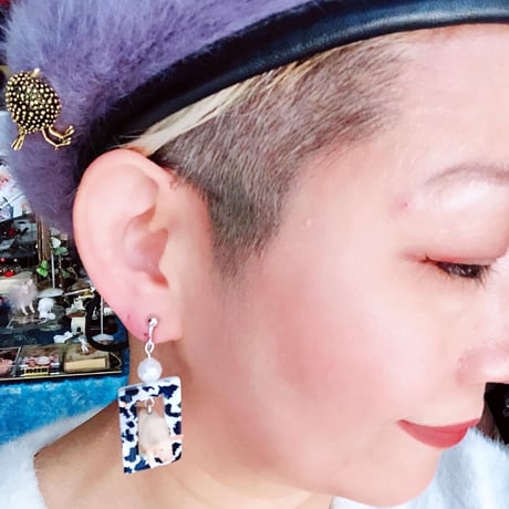 【所さんお届けモノです！】飛び出す！額縁イヤリング・ピアス 豚