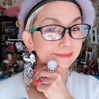 全５色 オウムガイをつかまえたタコの軽い刺繍ピアス