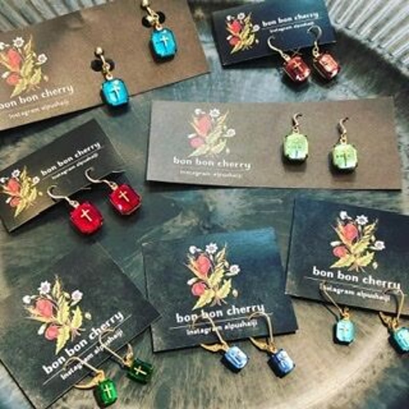 全4色 14kgf 西ドイツヴィンテージ硝子 十字架モチーフのピアス (大