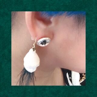 ガラスドームの中の蜂ピアス silver