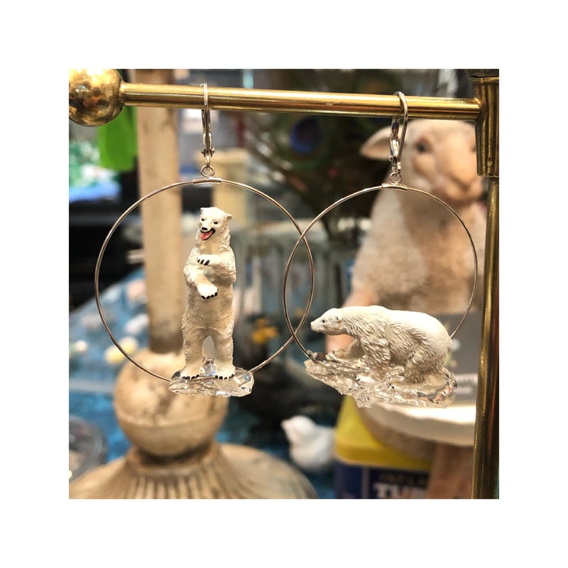 氷の上に立つシロクマピアス | bon bon cherryハイジの店 東京
