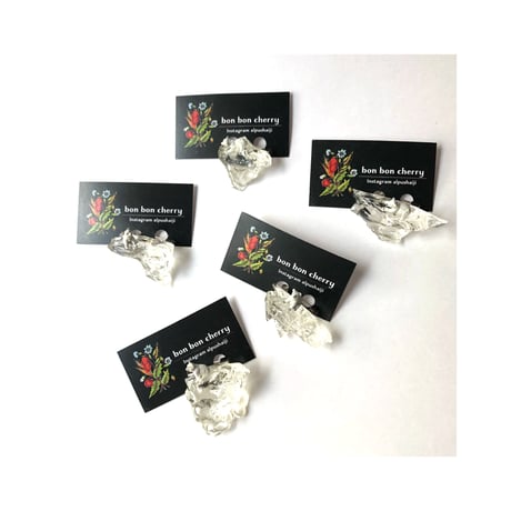 流氷にのるシロクマの子ブローチ