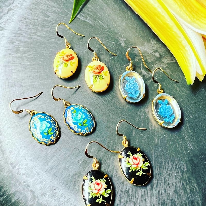 透明ガラスに青いバラのピアス | bon bon cherryハイジの店 東京